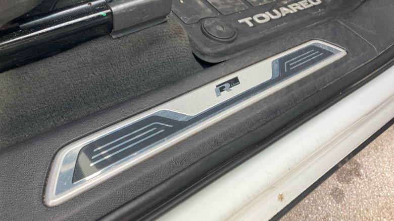 Volkswagen Touareg 3.0 V6 TDI 4Motion R-Line Tech 5dr Tip Auto Diesel Estate